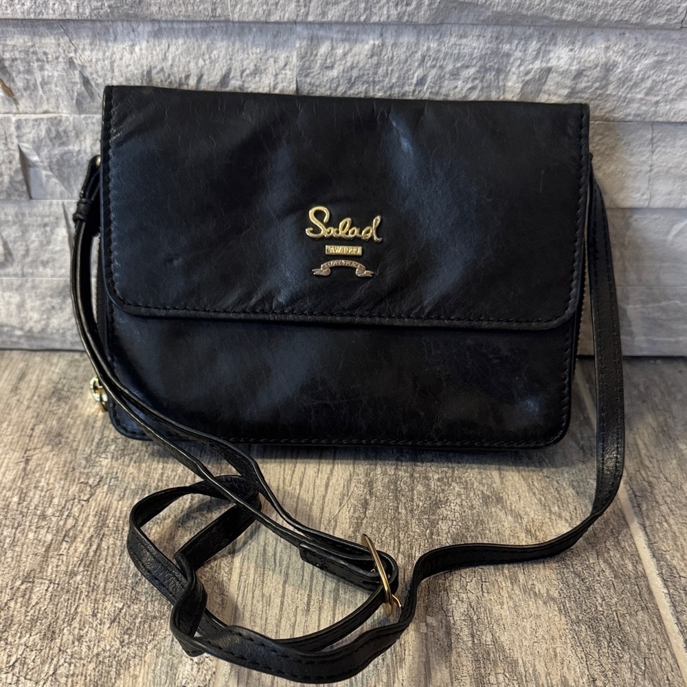 Salad AW 1929 Black Crossbody Bag – Sleek Everyday Shoulder Purse